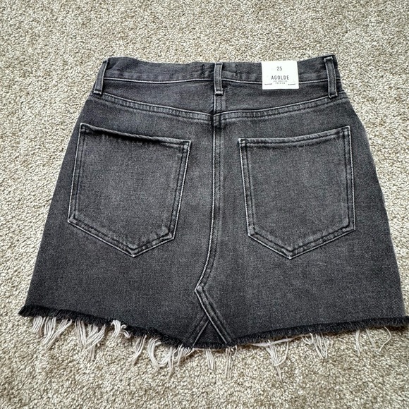 AGOLDE Quinn High Rise Mini Skirt in Jinx - Picture 3 of 4